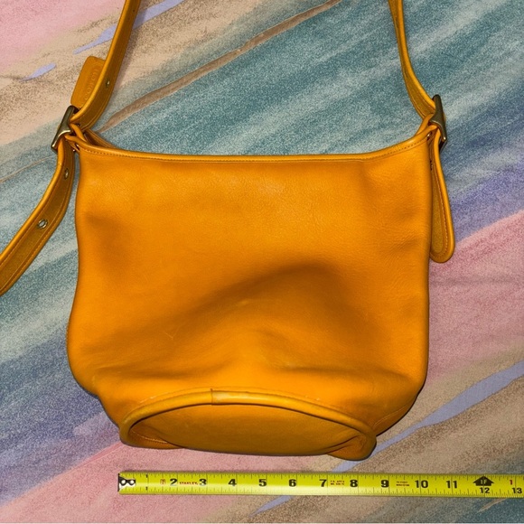 VINTAGE COACH DUFFLE SAC BUCKET SOULDER BAG PURSE Yellow Leather #9953 - Picture 10 of 13